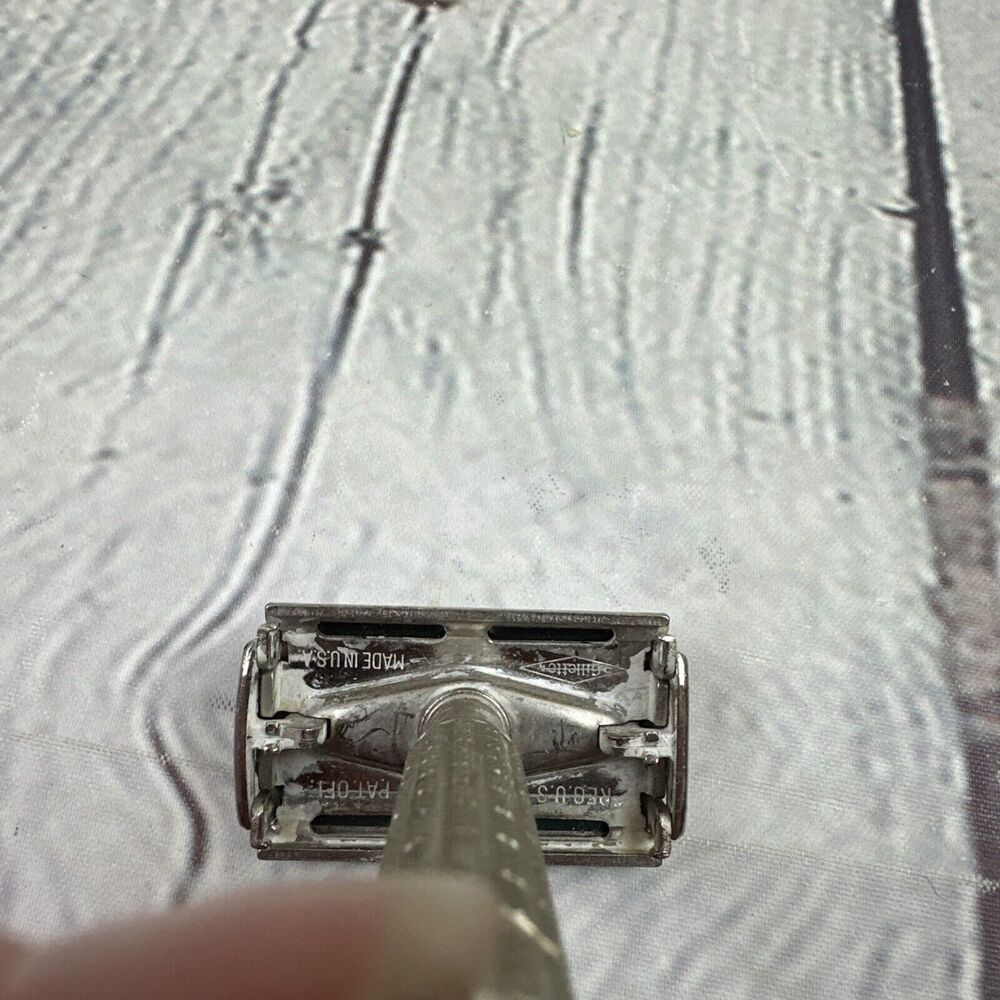 VINTAGE‎ Gillette Safety Razor With Blade - Picture 6 of 9